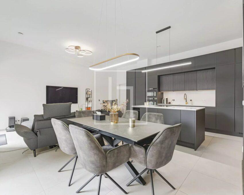 High-end 2-bedroom apartment with a large ± 43 m² terrace in Roeser