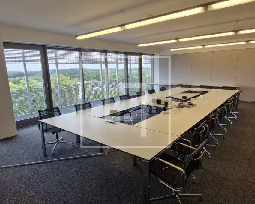 Spacious offices for rent on the top floor in Hamm